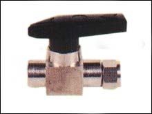 YZ9 13 Q93SAF 64型 卡套式球阀